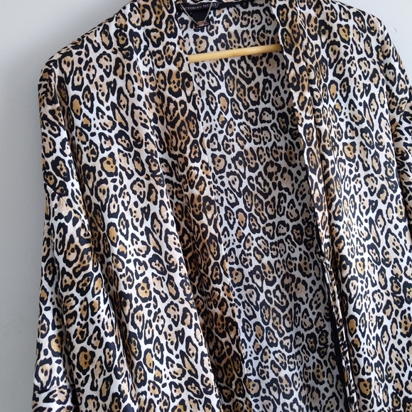 🌿VICTORIA'S SECRET ROBE🌿 - Picture 7 of 10